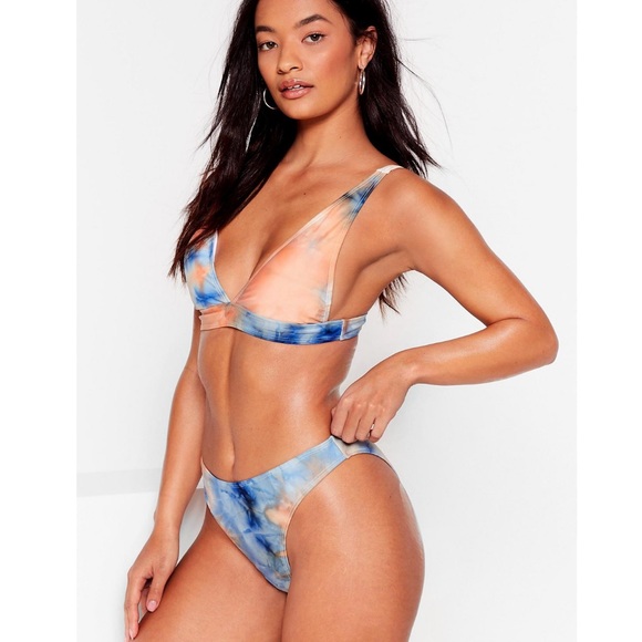 NWT!! Tie Dye Triangle Bikini Set - Picture 3 of 9